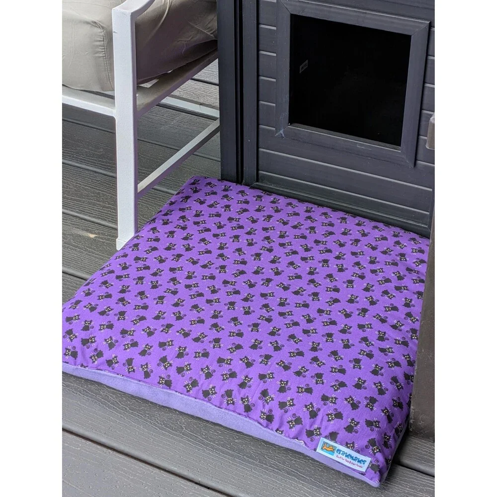 Double Sided Pet Bed – Black Cat Cotton, Lavender Fleece (20 x 22)